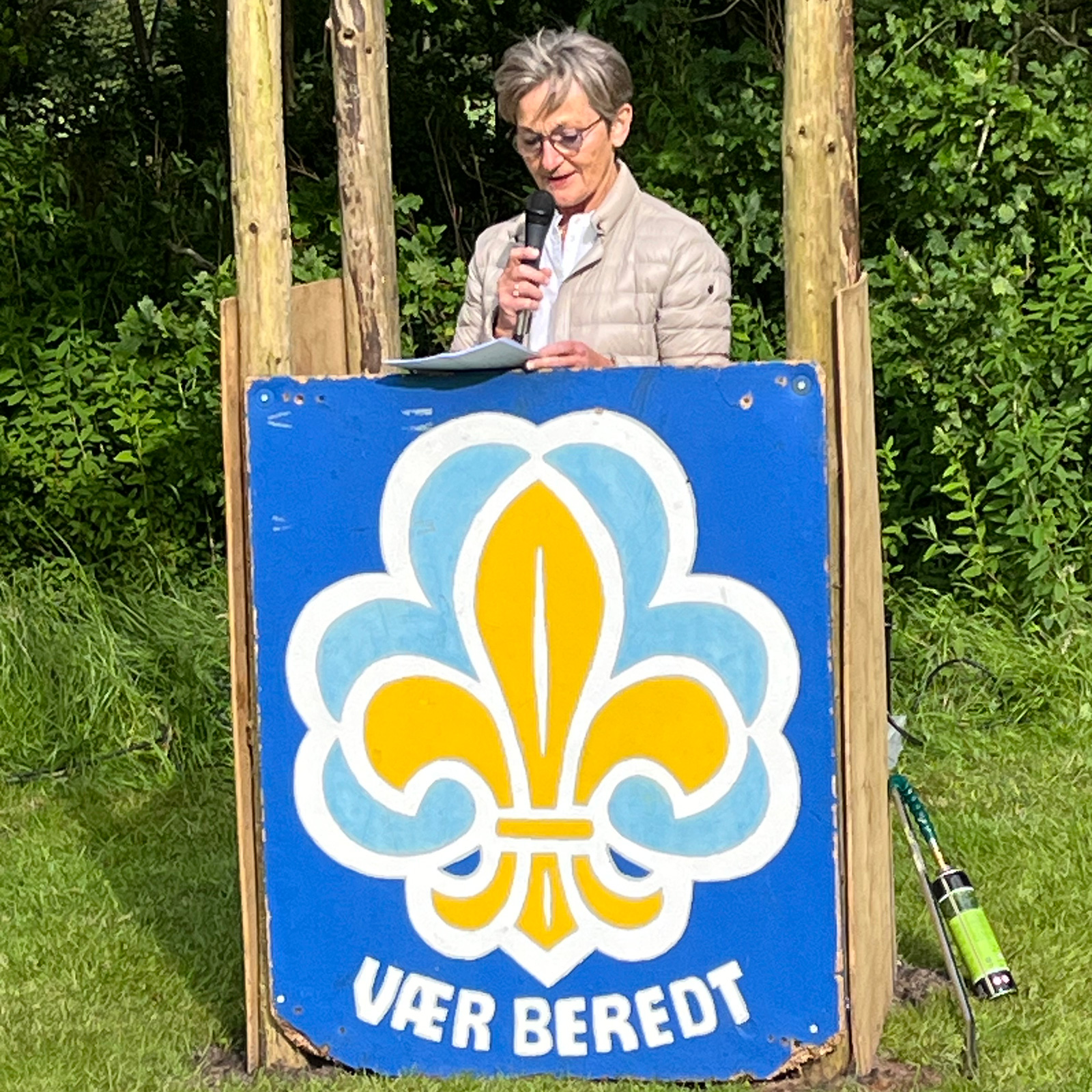 Marianne Bjørn holder båltalen ved det traditionsrige St. Hans Fest i Vildbjerg Søpark.